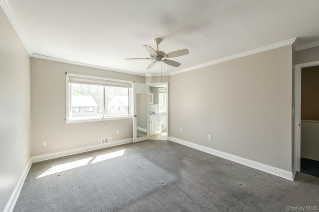 8 Knightsbridge C, Poughkeepsie, NY 12603