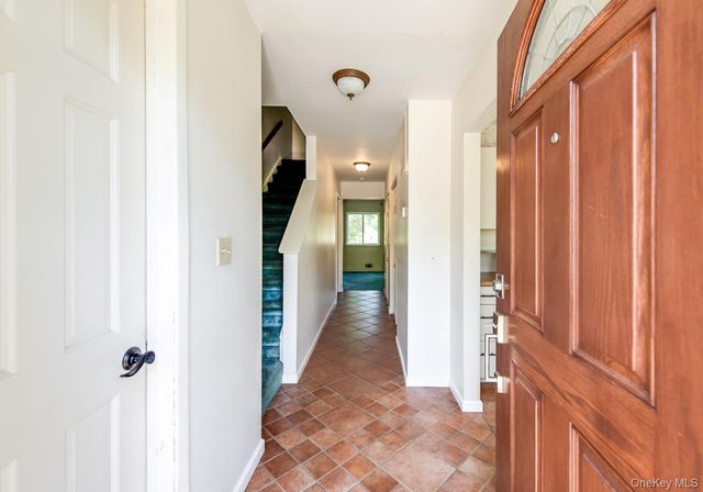 8 Knightsbridge C, Poughkeepsie, NY 12603