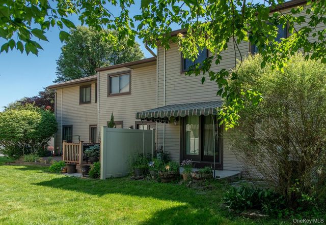 8 Knightsbridge C, Poughkeepsie, NY 12603