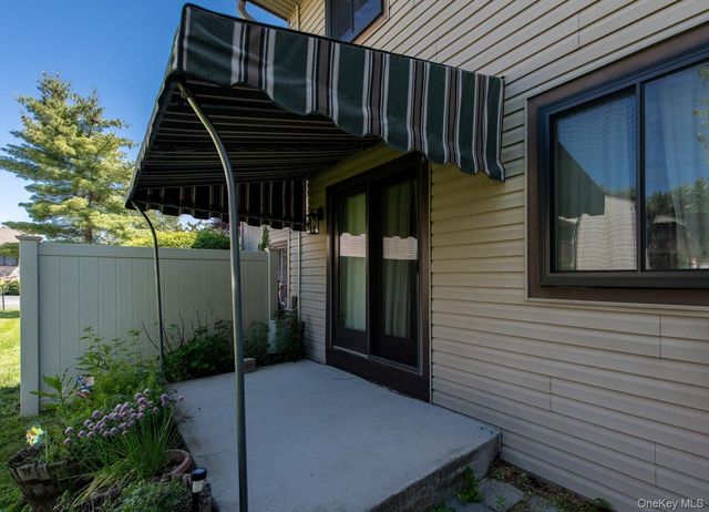 8 Knightsbridge C, Poughkeepsie, NY 12603
