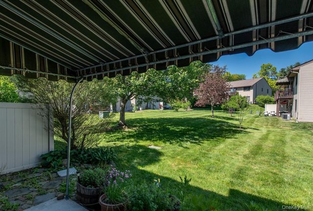 8 Knightsbridge C, Poughkeepsie, NY 12603