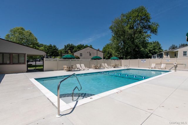 8 Knightsbridge C, Poughkeepsie, NY 12603