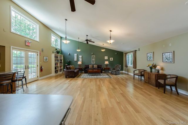 8 Knightsbridge C, Poughkeepsie, NY 12603