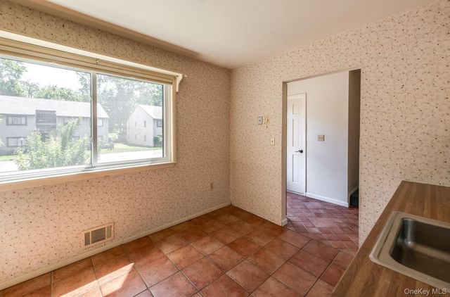 8 Knightsbridge C, Poughkeepsie, NY 12603