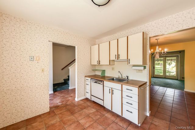 8 Knightsbridge C, Poughkeepsie, NY 12603