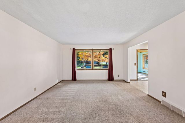 7102 Annapolis Lane N, Maple Grove, MN 55311
