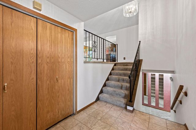 7102 Annapolis Lane N, Maple Grove, MN 55311