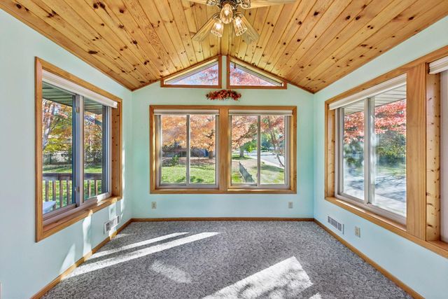 7102 Annapolis Lane N, Maple Grove, MN 55311