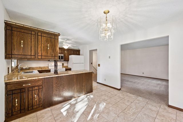 7102 Annapolis Lane N, Maple Grove, MN 55311