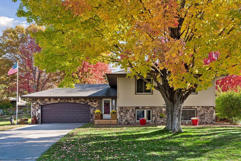 7102 Annapolis Lane N, Maple Grove, MN 55311