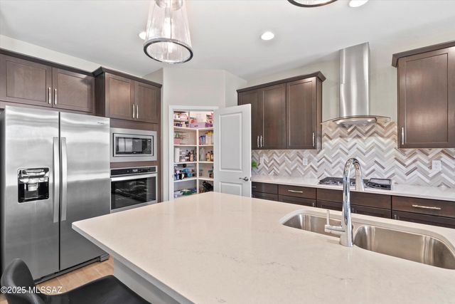 2300 W Alamo Spring Loop, Oro Valley, AZ 85742