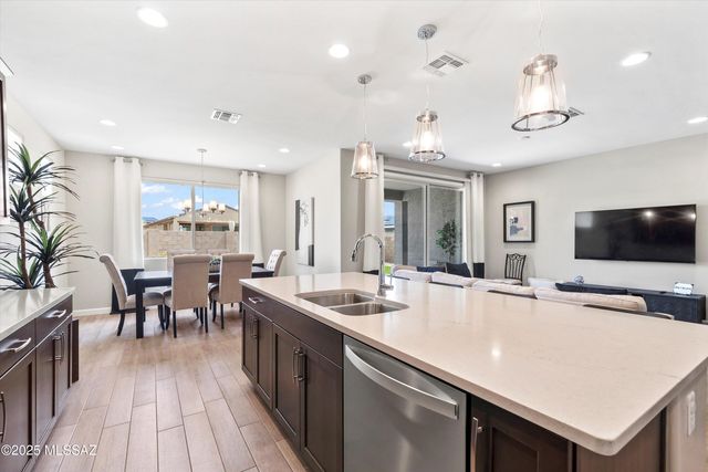 2300 W Alamo Spring Loop, Oro Valley, AZ 85742