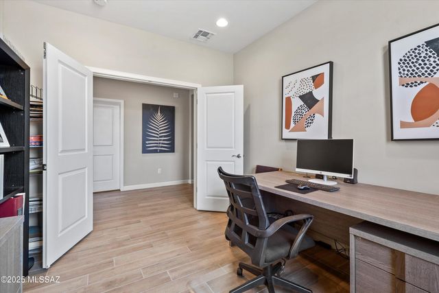 2300 W Alamo Spring Loop, Oro Valley, AZ 85742