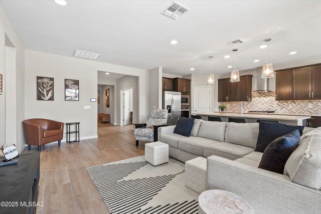 2300 W Alamo Spring Loop, Oro Valley, AZ 85742