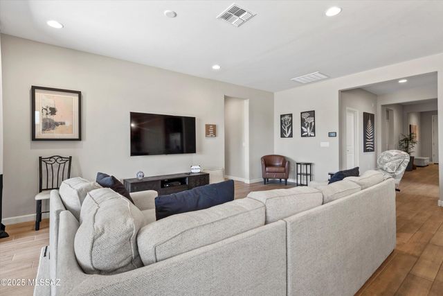 2300 W Alamo Spring Loop, Oro Valley, AZ 85742