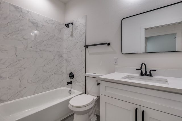 2427 Merlin Street, Dallas, TX 75215