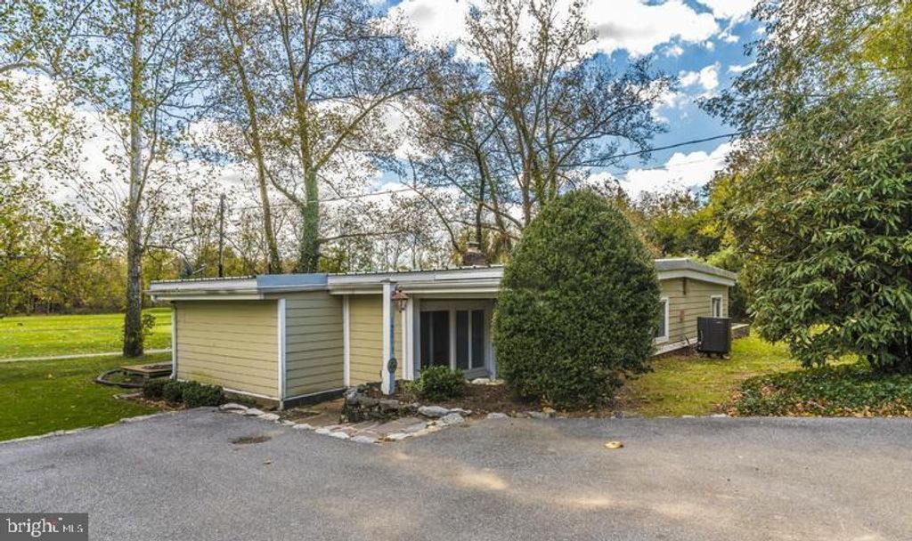 12819 FOUNTAIN HEAD RD, Hagerstown, MD 21742