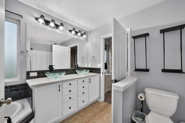 2701 E Kite, Wichita, KS 67219