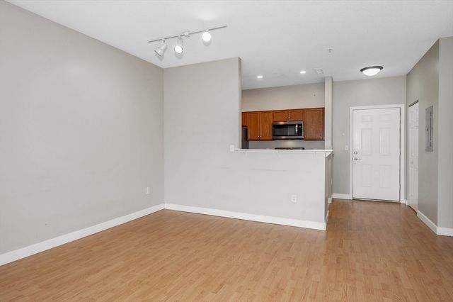 21 Hampshire Rd 306, Methuen, MA 01844