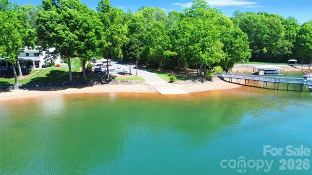 7962 Westcape Drive, Denver, NC 28037