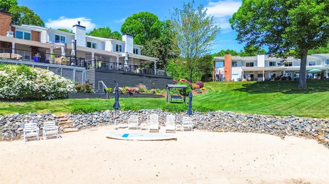 7962 Westcape Drive, Denver, NC 28037