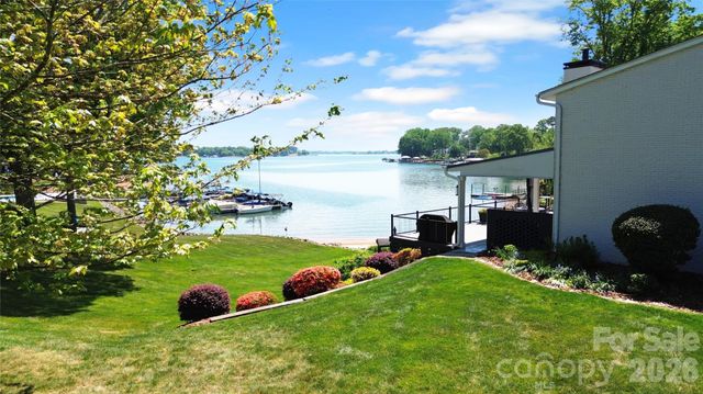 7962 Westcape Drive, Denver, NC 28037