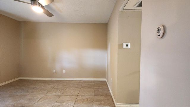 3224 Timmons Lane 129, Houston, TX 77027
