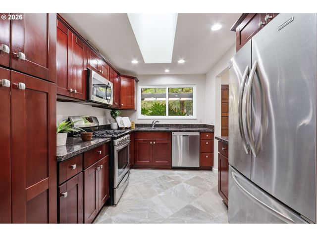 18280 INDIAN CREEK Dr, Lake Oswego, OR 97035