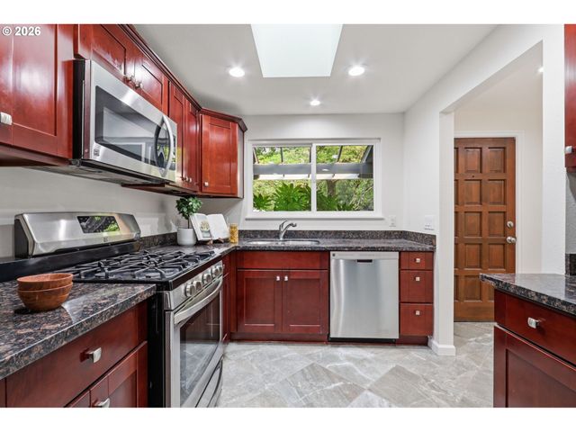 18280 INDIAN CREEK Dr, Lake Oswego, OR 97035
