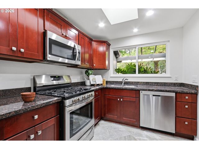 18280 INDIAN CREEK Dr, Lake Oswego, OR 97035