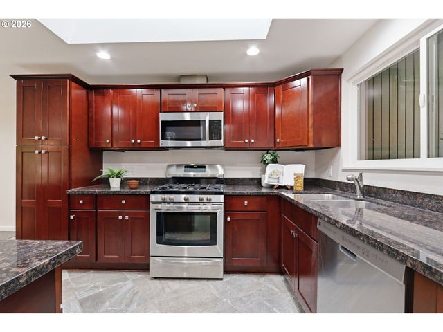 18280 INDIAN CREEK Dr, Lake Oswego, OR 97035