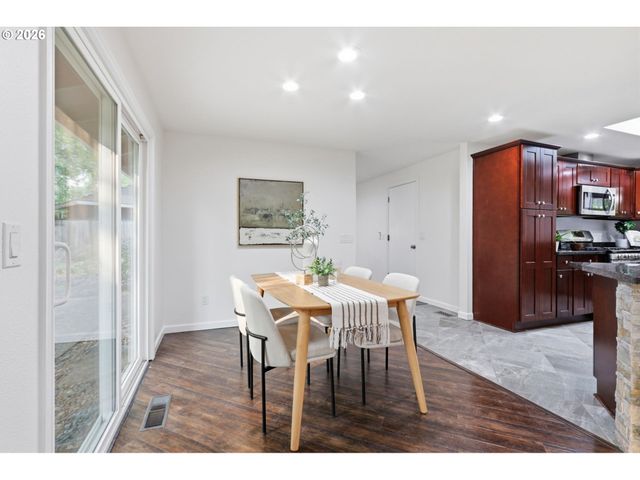 18280 INDIAN CREEK Dr, Lake Oswego, OR 97035