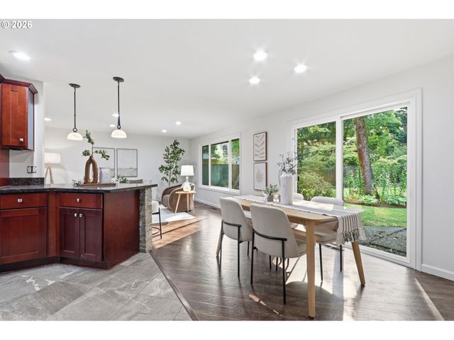 18280 INDIAN CREEK Dr, Lake Oswego, OR 97035