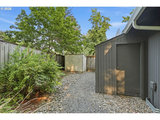 18280 INDIAN CREEK Dr, Lake Oswego, OR 97035
