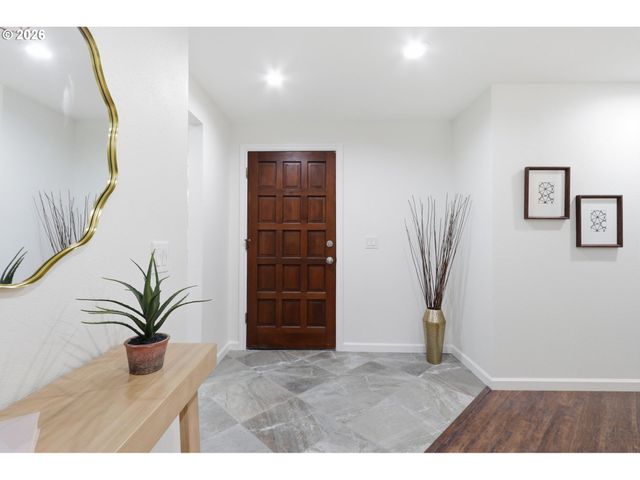 18280 INDIAN CREEK Dr, Lake Oswego, OR 97035