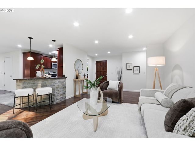 18280 INDIAN CREEK Dr, Lake Oswego, OR 97035
