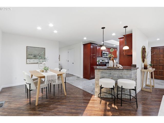 18280 INDIAN CREEK Dr, Lake Oswego, OR 97035