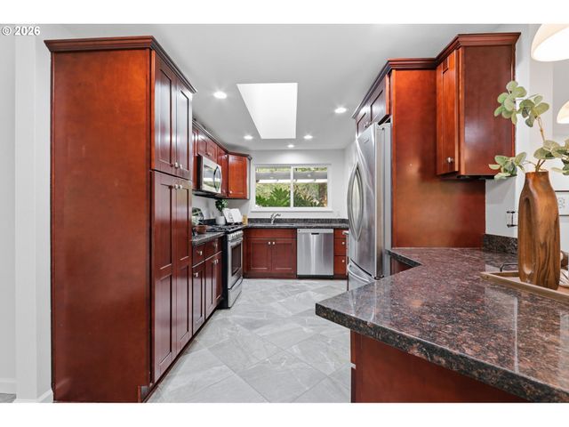 18280 INDIAN CREEK Dr, Lake Oswego, OR 97035