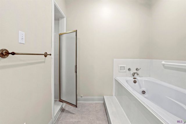 3301 Old Quarter Dr, Baton Rouge, LA 70809