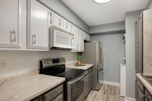740 Saint Andrews Lane 4, Crystal Lake, IL 60014