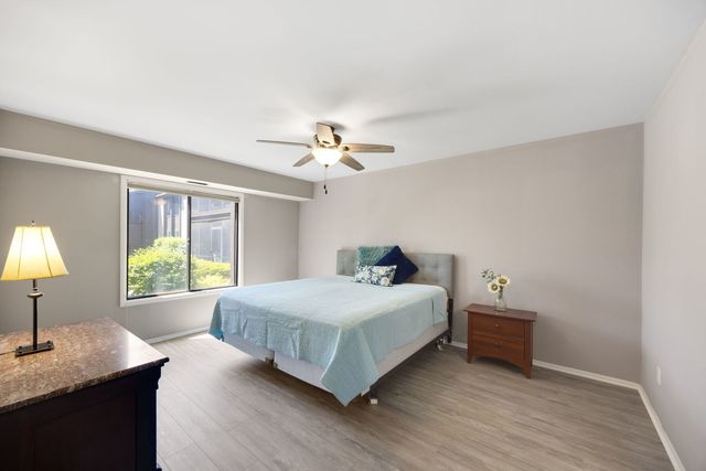 740 Saint Andrews Lane 4, Crystal Lake, IL 60014