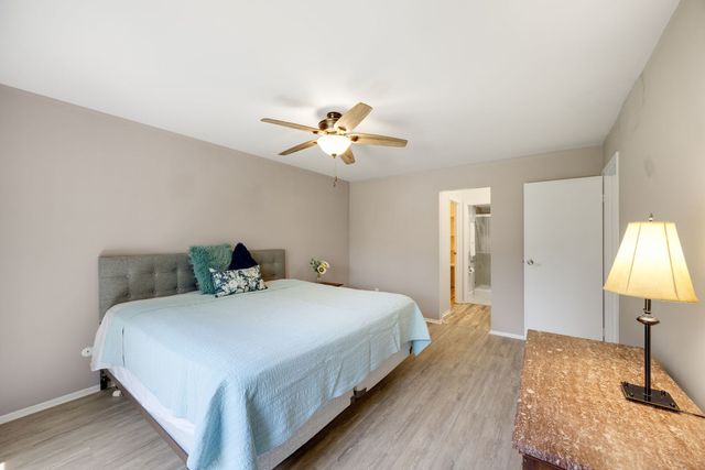 740 Saint Andrews Lane 4, Crystal Lake, IL 60014