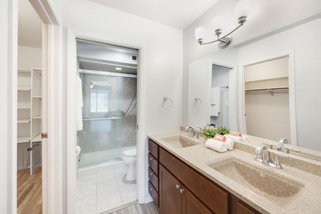 740 Saint Andrews Lane 4, Crystal Lake, IL 60014