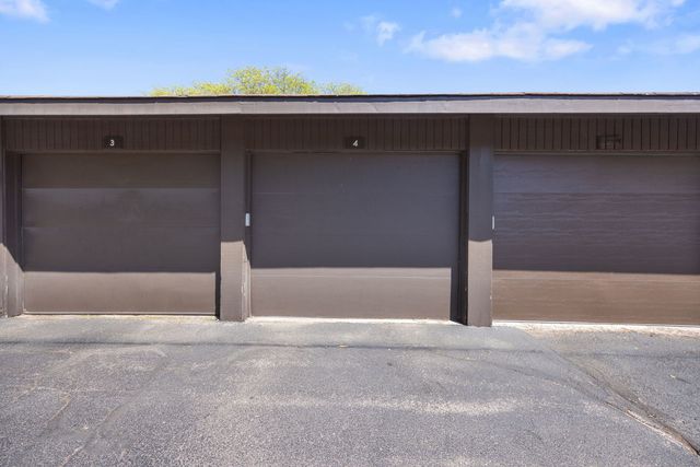 740 Saint Andrews Lane 4, Crystal Lake, IL 60014