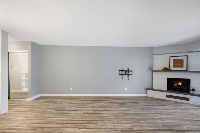740 Saint Andrews Lane 4, Crystal Lake, IL 60014
