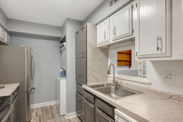 740 Saint Andrews Lane 4, Crystal Lake, IL 60014