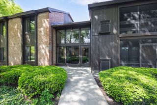 740 Saint Andrews Lane 4, Crystal Lake, IL 60014