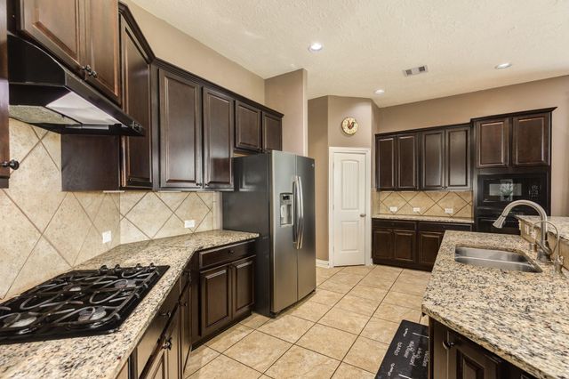 2730 Diamond Vista Lane, Rosharon, TX 77583