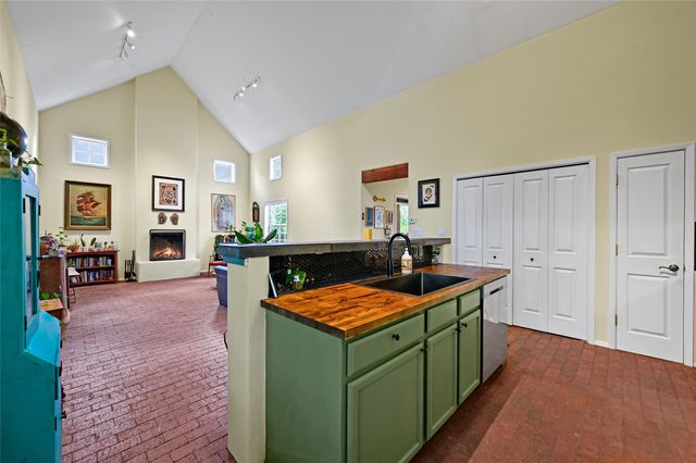 933 Nicole Place, Santa Fe, NM 87505