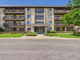 2222 S Goebbert Road 358, Arlington Heights, IL 60005